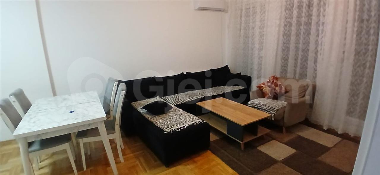 BANESË ME QIRA 1+1 NË TOPHANE