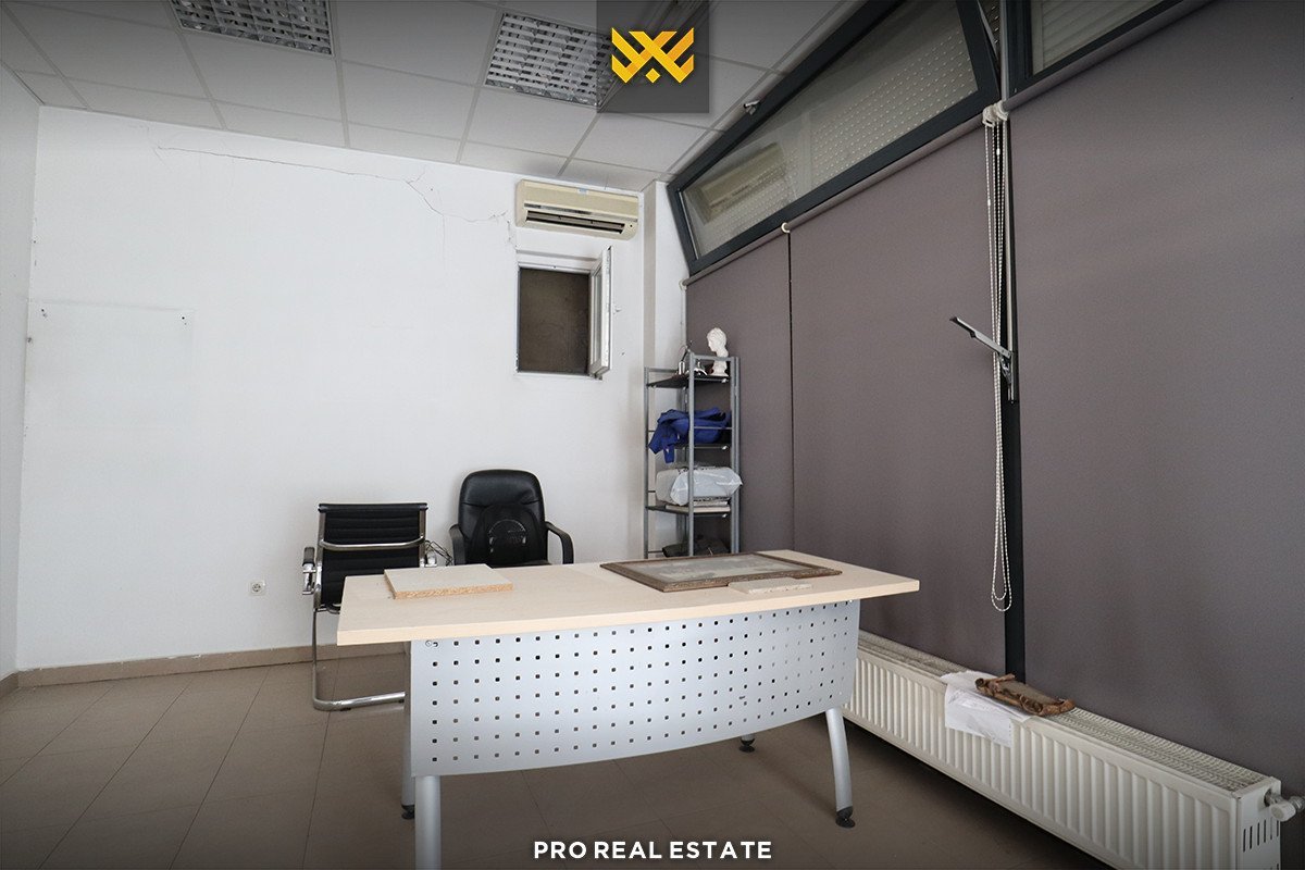 Lokal 52.3m² me QIRA në Emshir