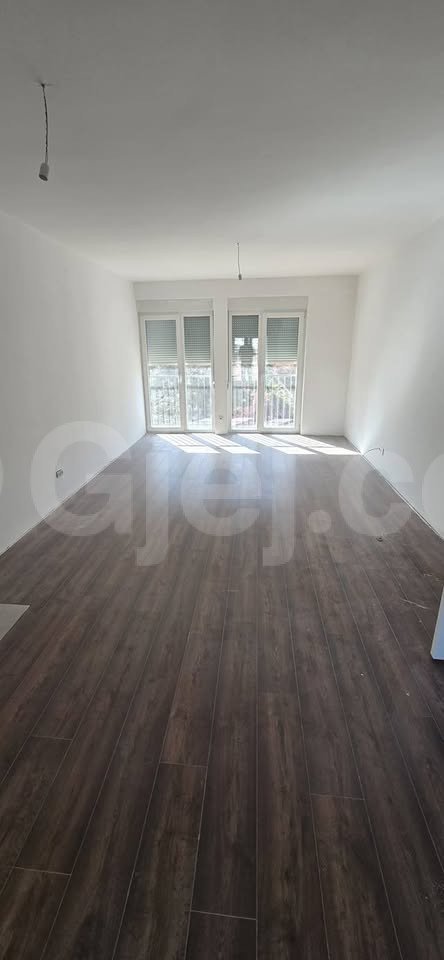 Banesë në #shitje në Kalabri(Emshir)