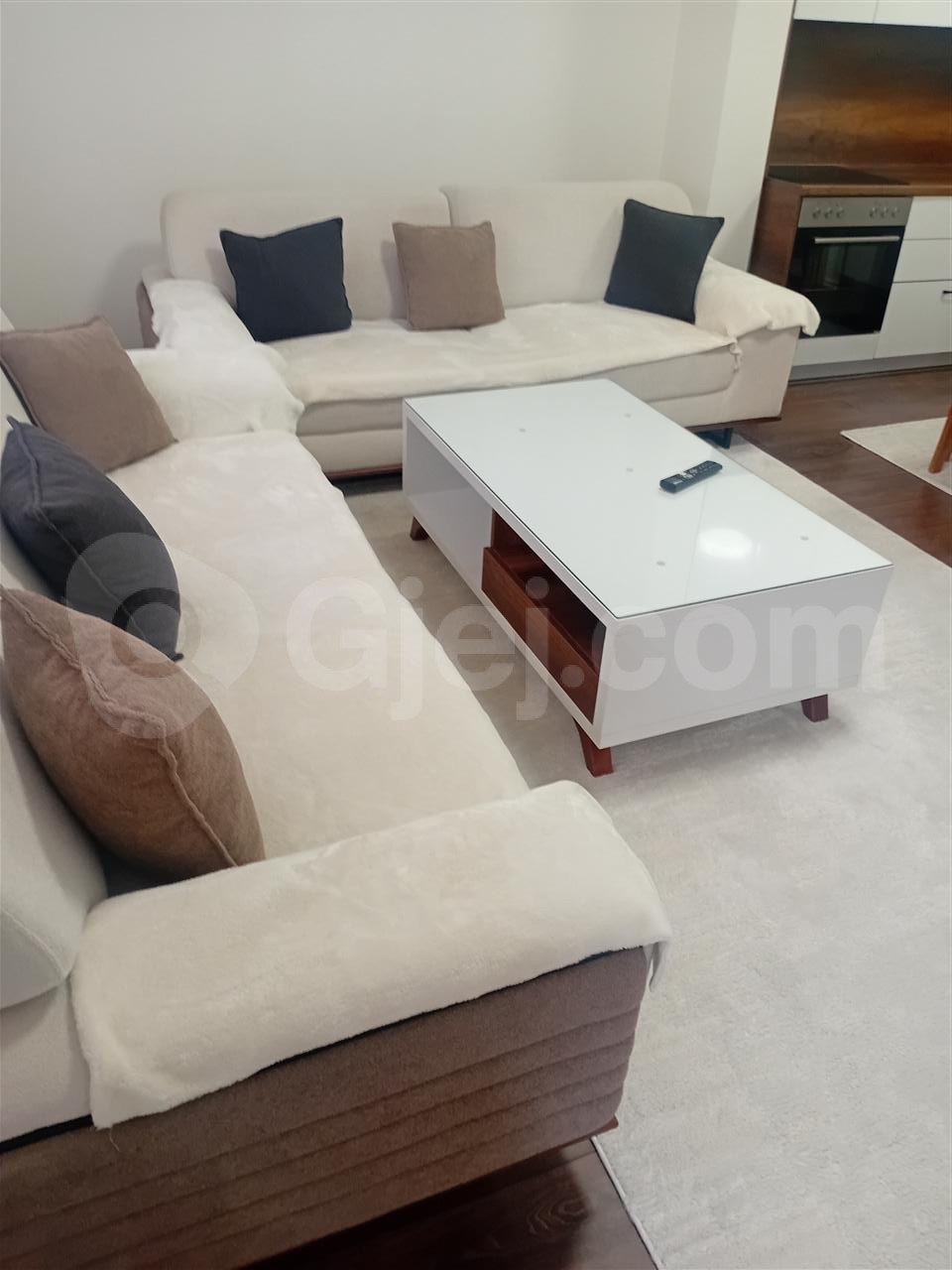 Banesë në #shitje në Fushë Kosovë