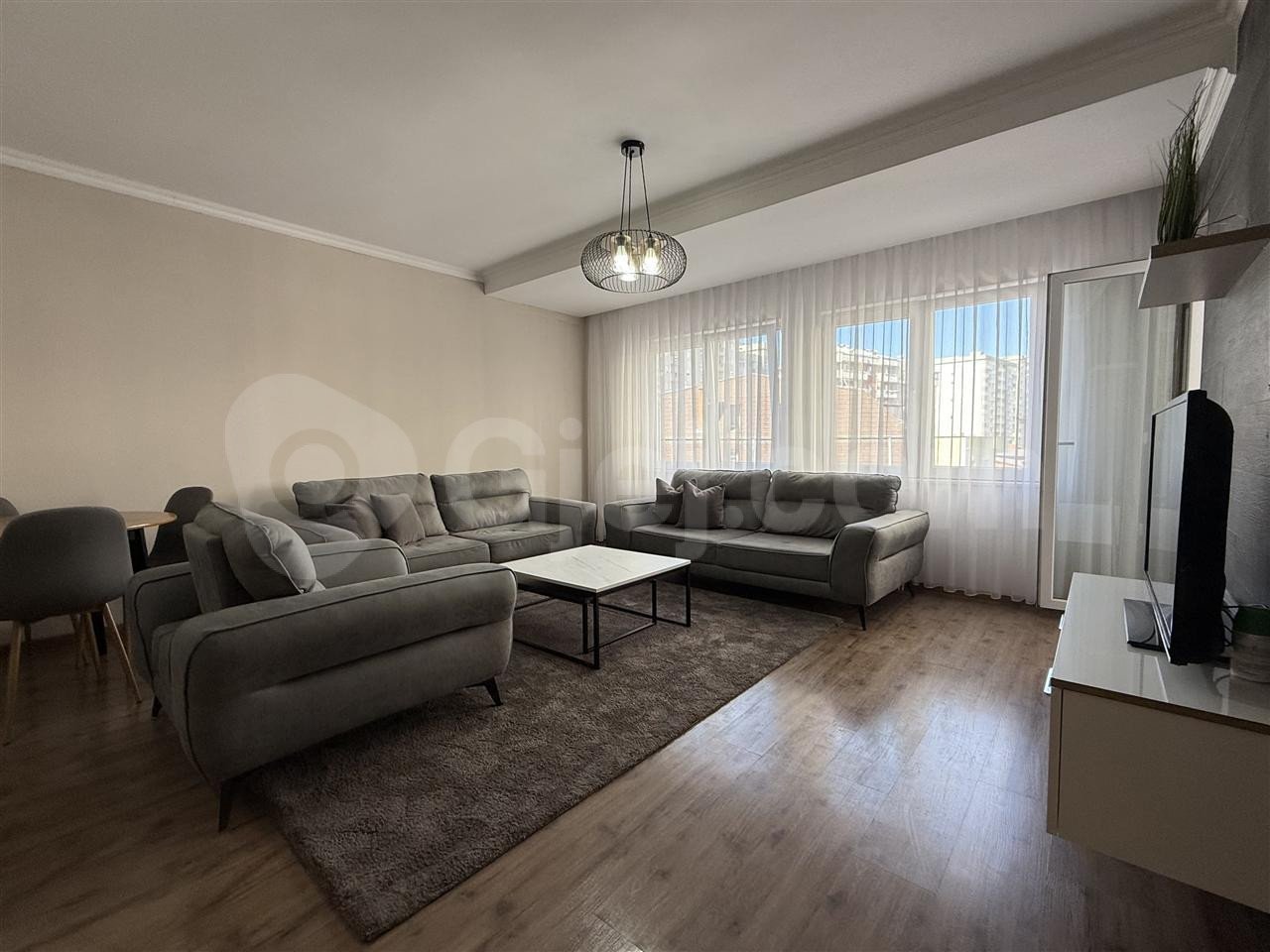 Banesë në #shitje në Tophane