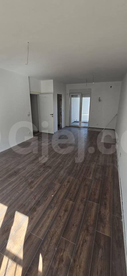 Banesë në #shitje në Kalabri(Emshir)