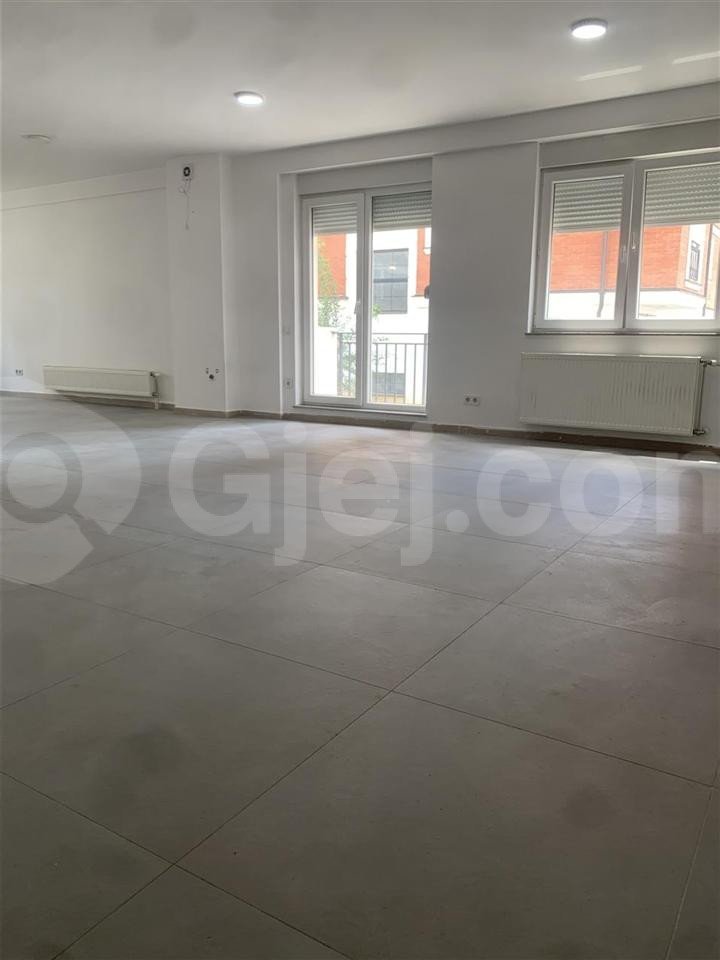 Banesë në #shitje në Rrugën B