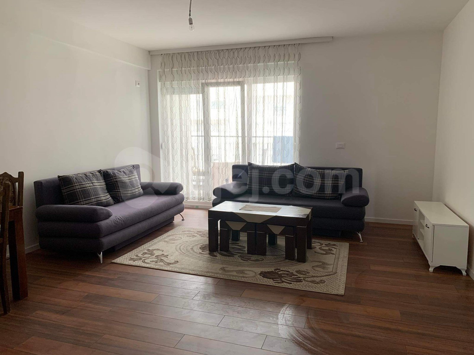 BANESË ME QIRA 1+1 NË BREGUN E DIELLIT