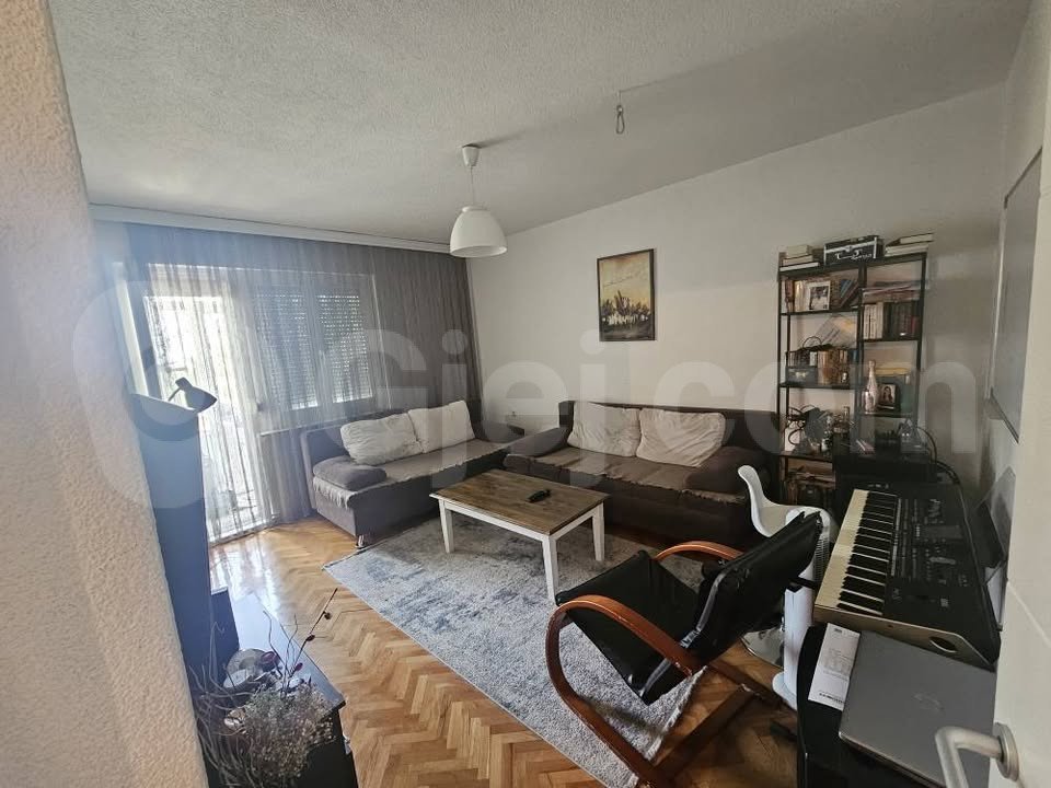 BANESË ME QIRA 2+1 NË ULPIANË