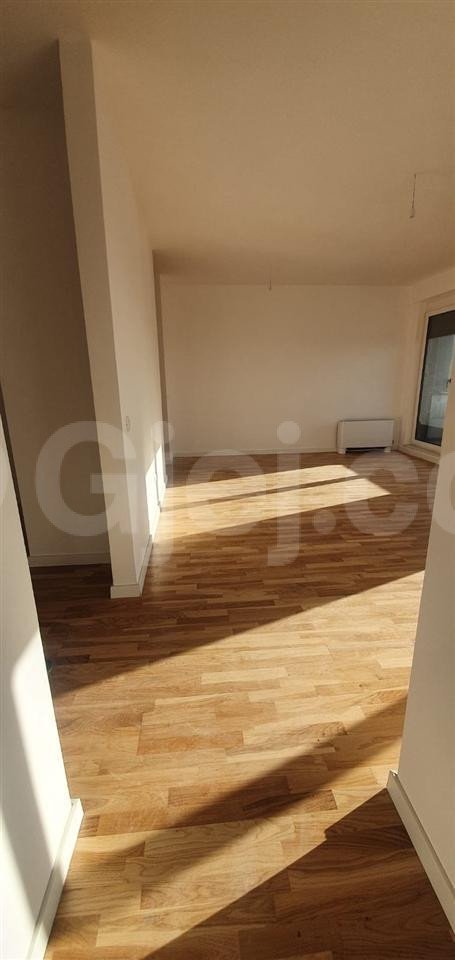 BANESË (ZYRE) ME QIRA NË LAKRISHTË