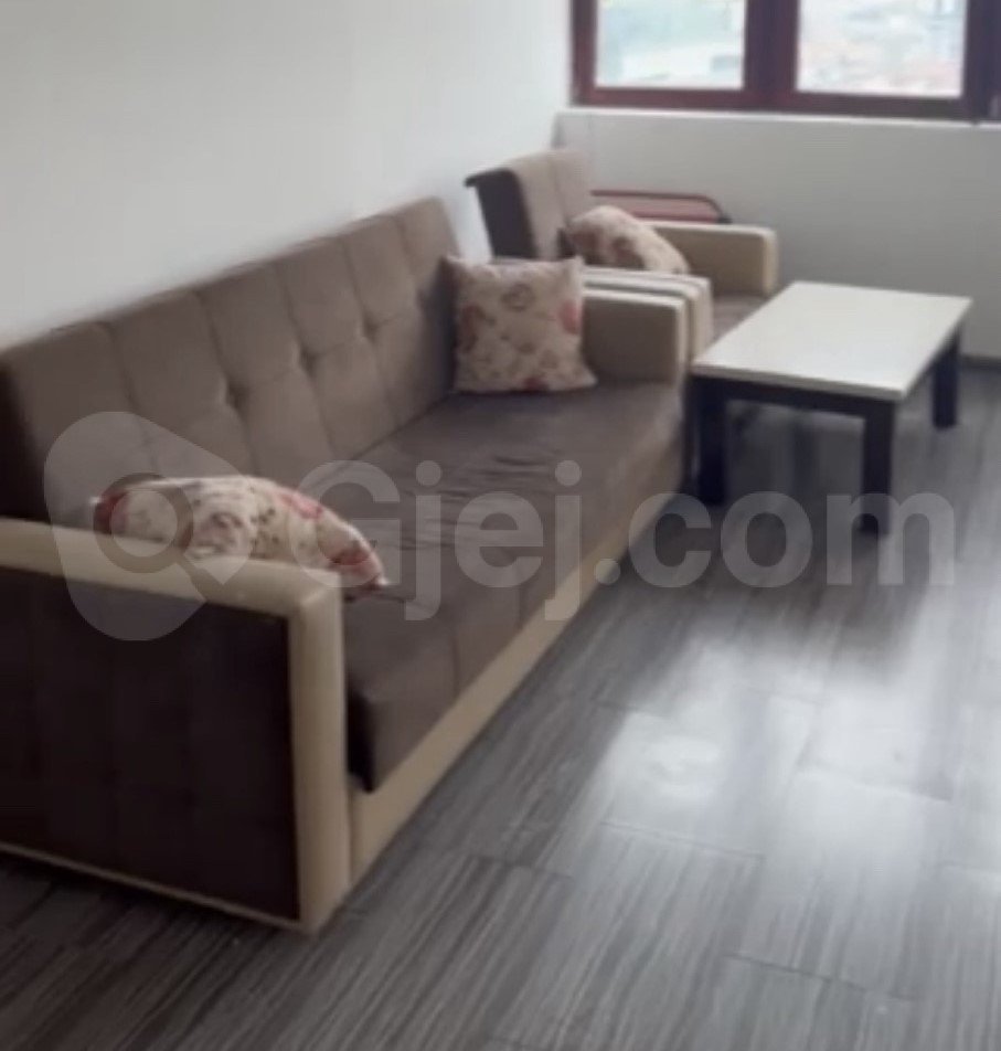 BANESË (ZYRE) ME QIRA NË LAKRISHTË