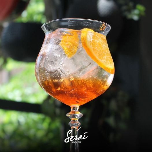 Shijoje freskinë e verës me një Aperol Spritz të ftohtë!