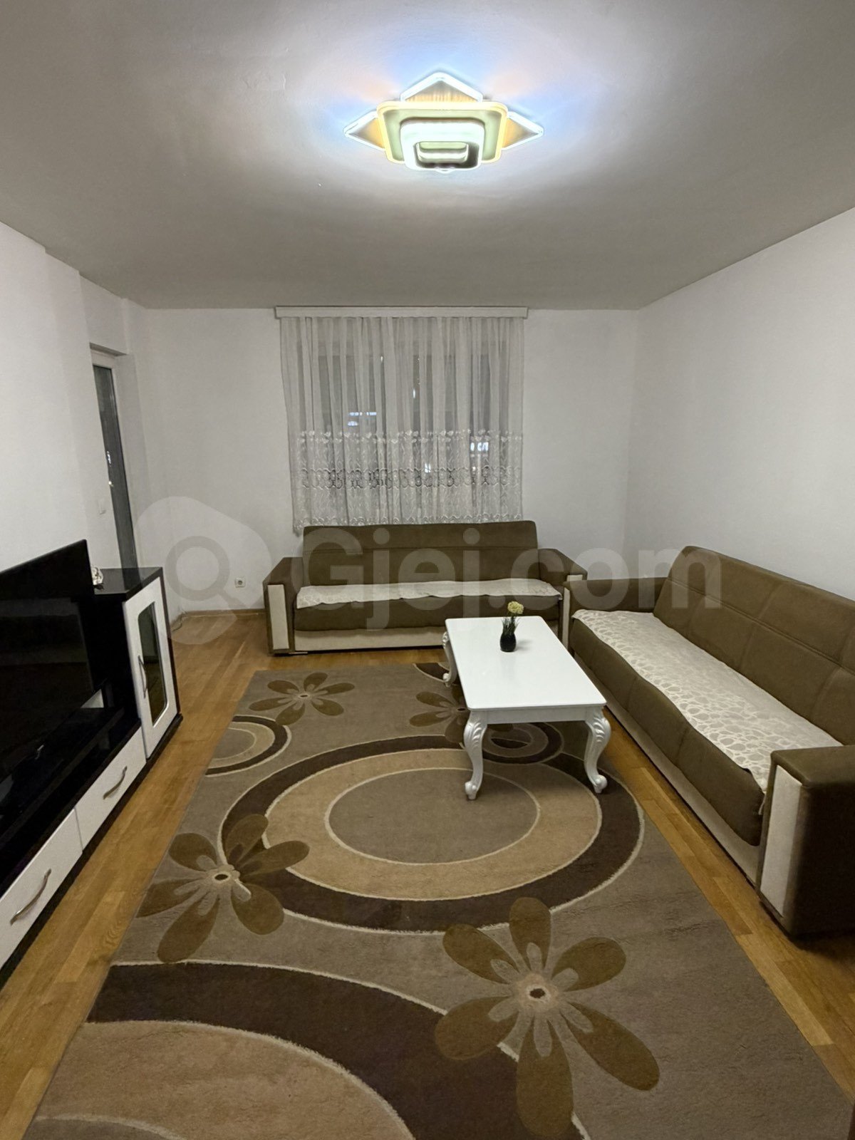 BANESË ME QIRA 1+1 NË ARBËRI (DRAGODAN)