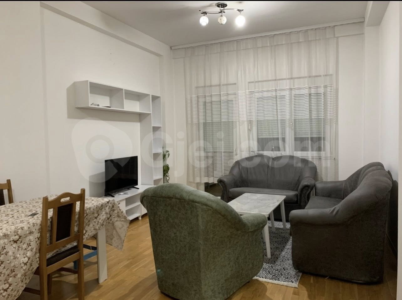 BANESË ME QIRA 1+1 NË BREGUN E DIELLIT