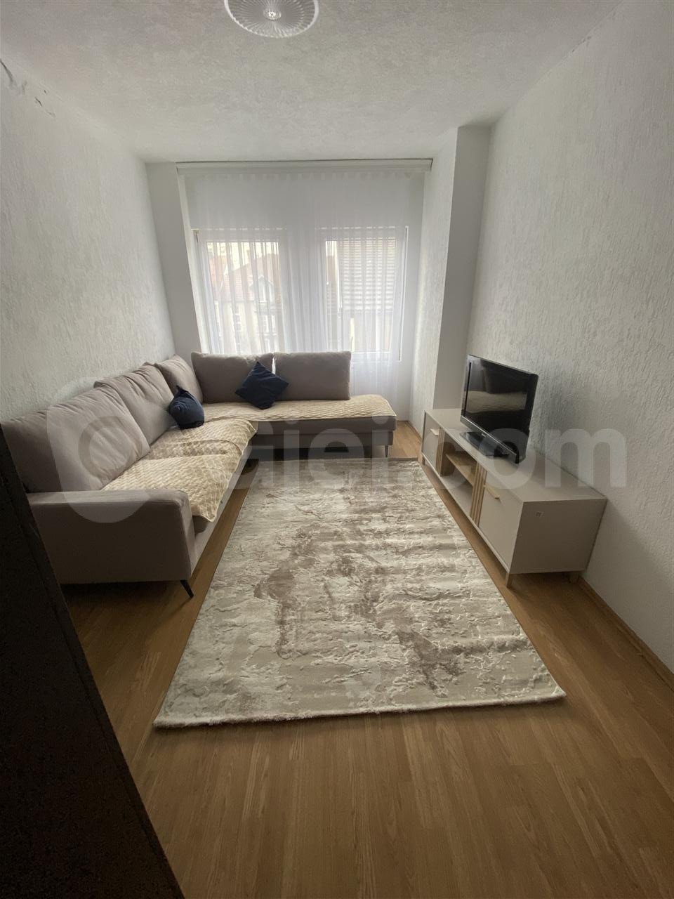 BANESË ME QIRA 2+1 NË TOPHANE