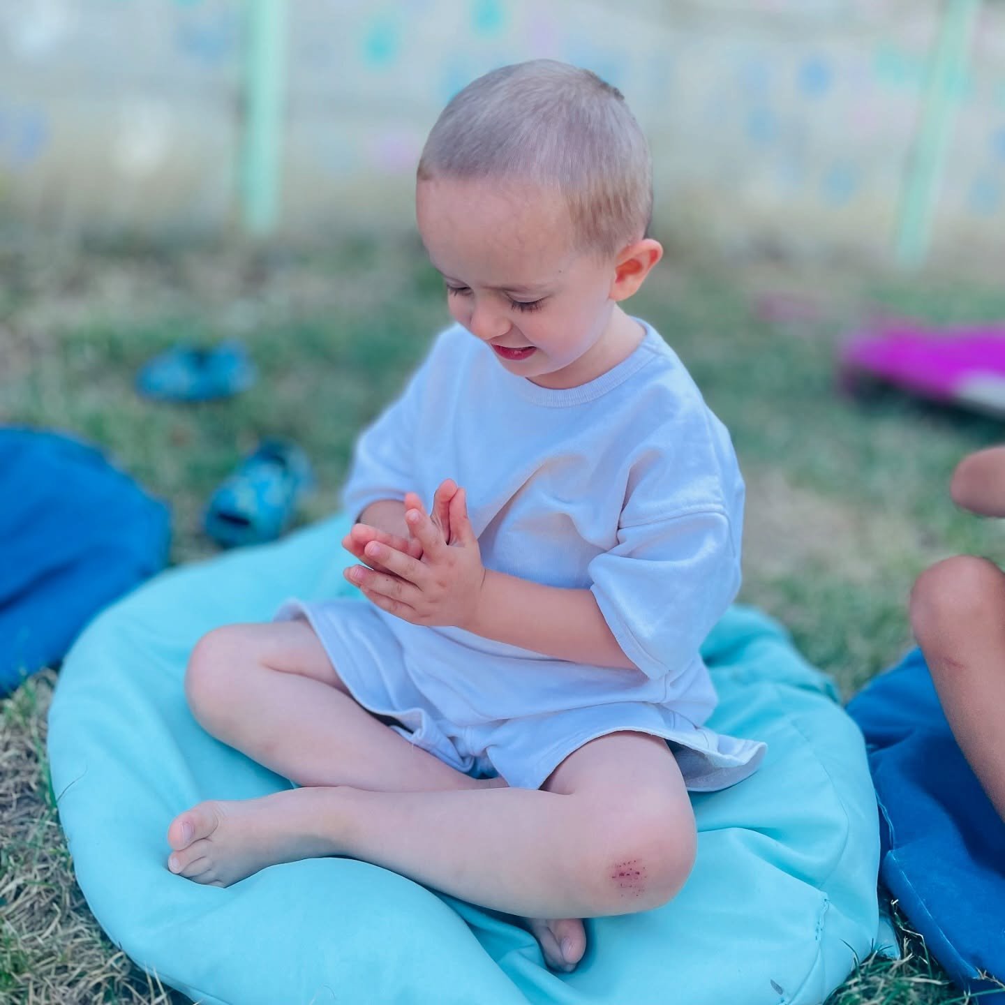 Joga ndihmon fëmijët të përmirësojnë fleksibilitetin, forcën dhe balancën