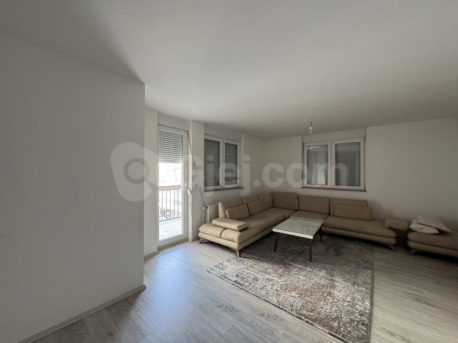 Banesë në #shitje në Fushë Kosovë