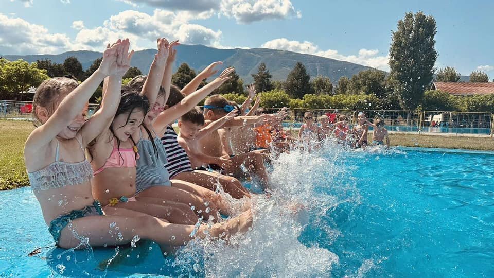 Afër malit,diellit,ujit e padyshim edhe loja pjesë e jona