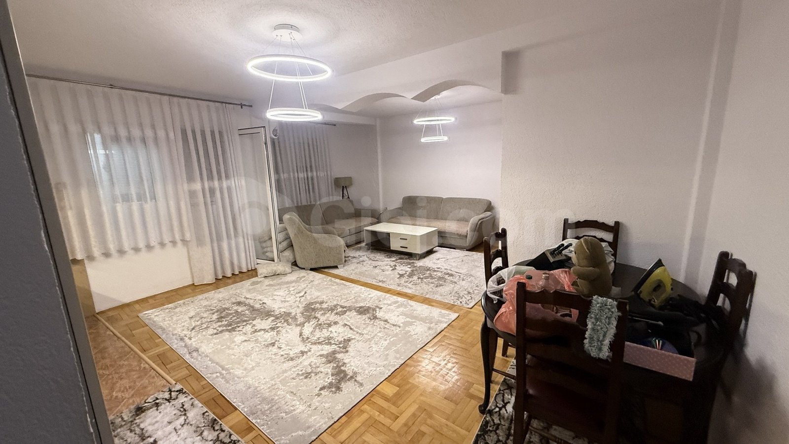 BANESË ME QIRA 1+1 NË FUSHË KOSOVË