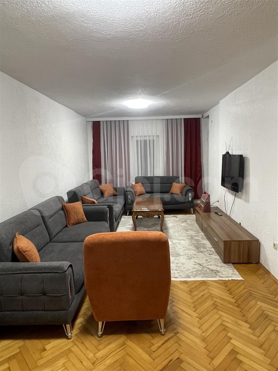 BANESË ME QIRA 1+1 NË TOKBASHQE