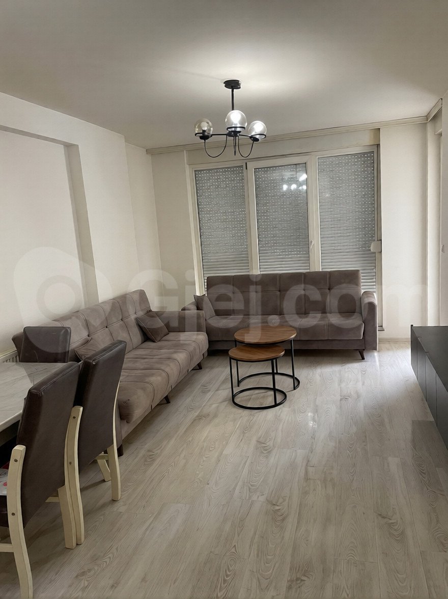 BANESË ME QIRA 1+1 NË FUSHË KOSOVË