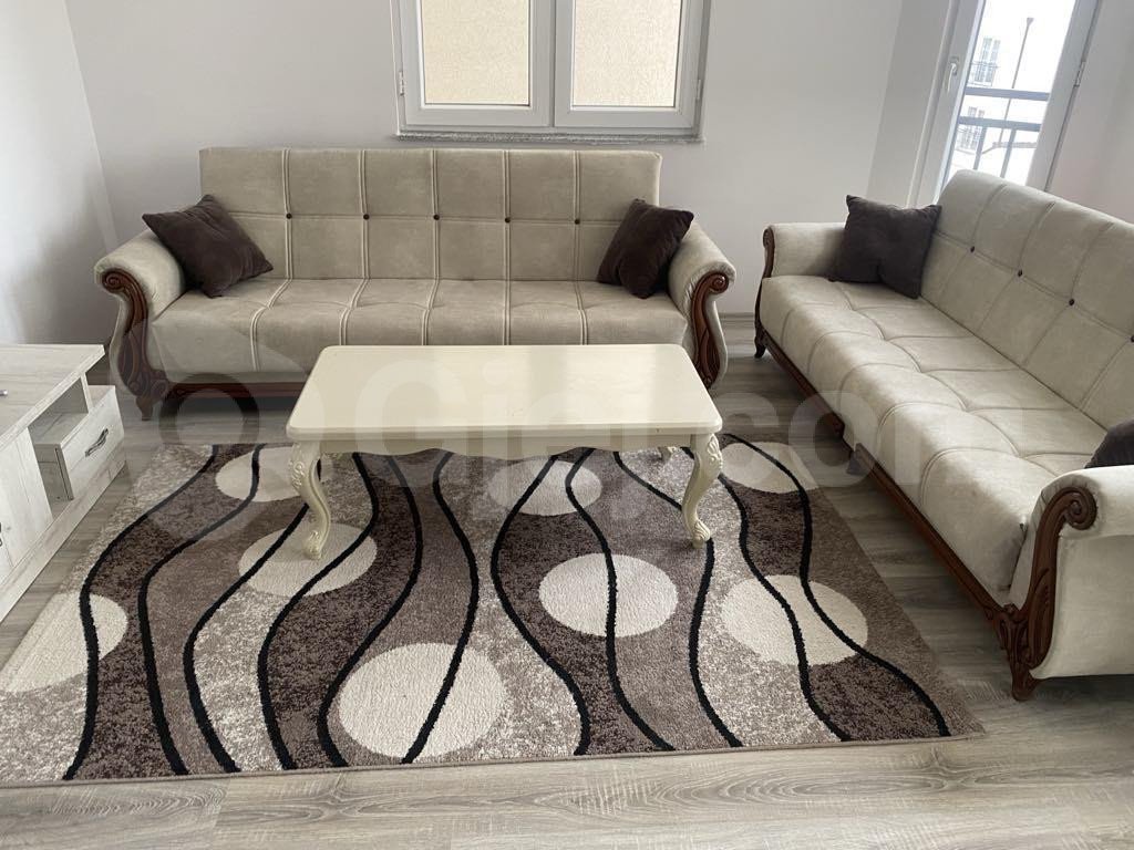 BANESË ME QIRA 2+1 NË FUSHË KOSOVË