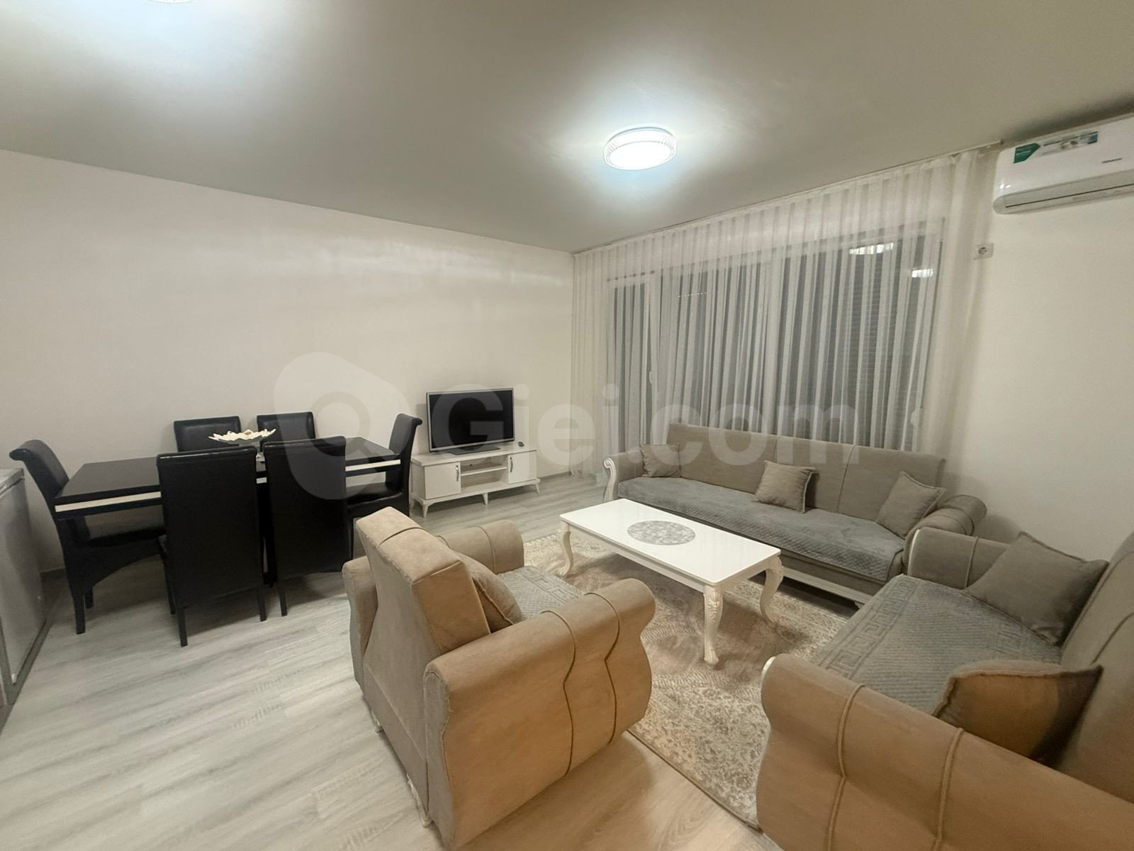 BANESË ME QIRA 2+1 NË FUSHË KOSOVË