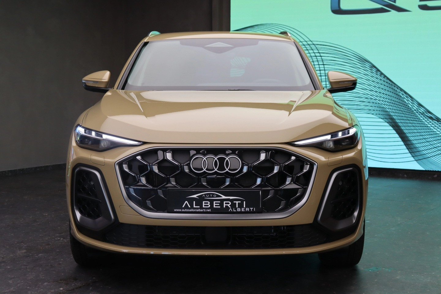 The New - AUDI Q5 S-LINE 40TDI QUATTRO