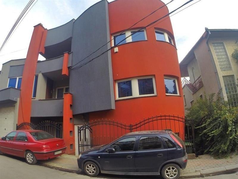 Banesë (kat shtëpie) 150m2 me qira te Amb. e Franc