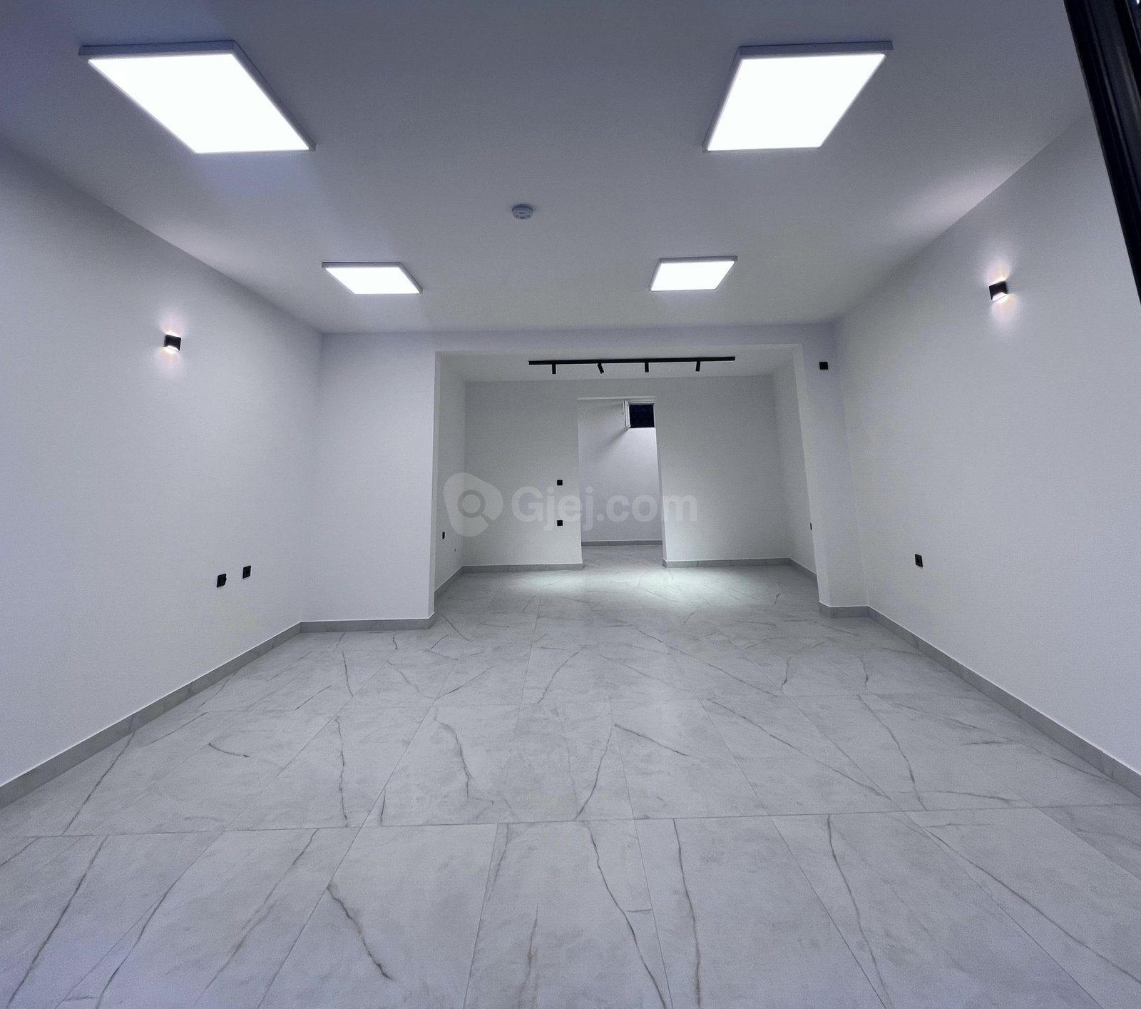 Lokal me Qira 70m2 Prishtine