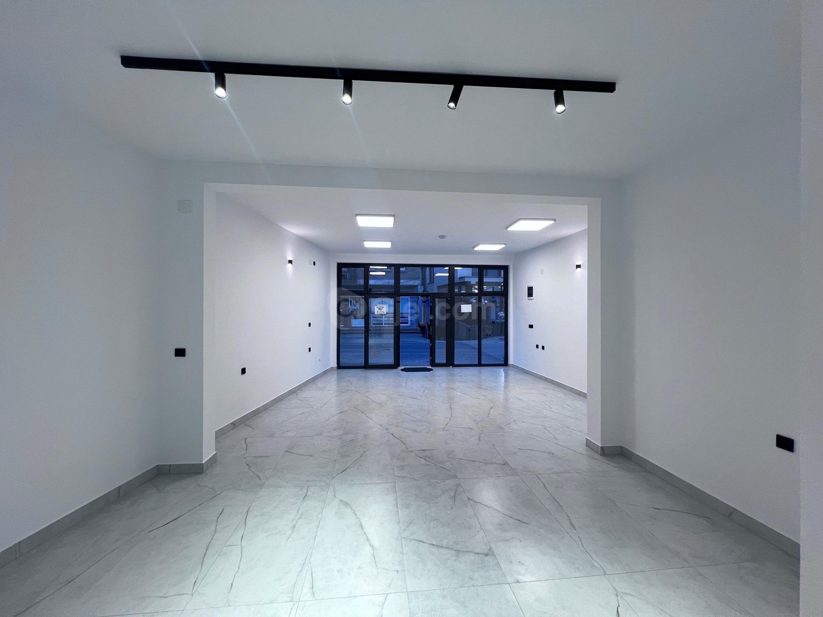 Lokal me qira - Prishtine