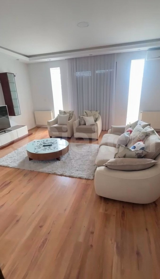Penthouse me qira në Qendër