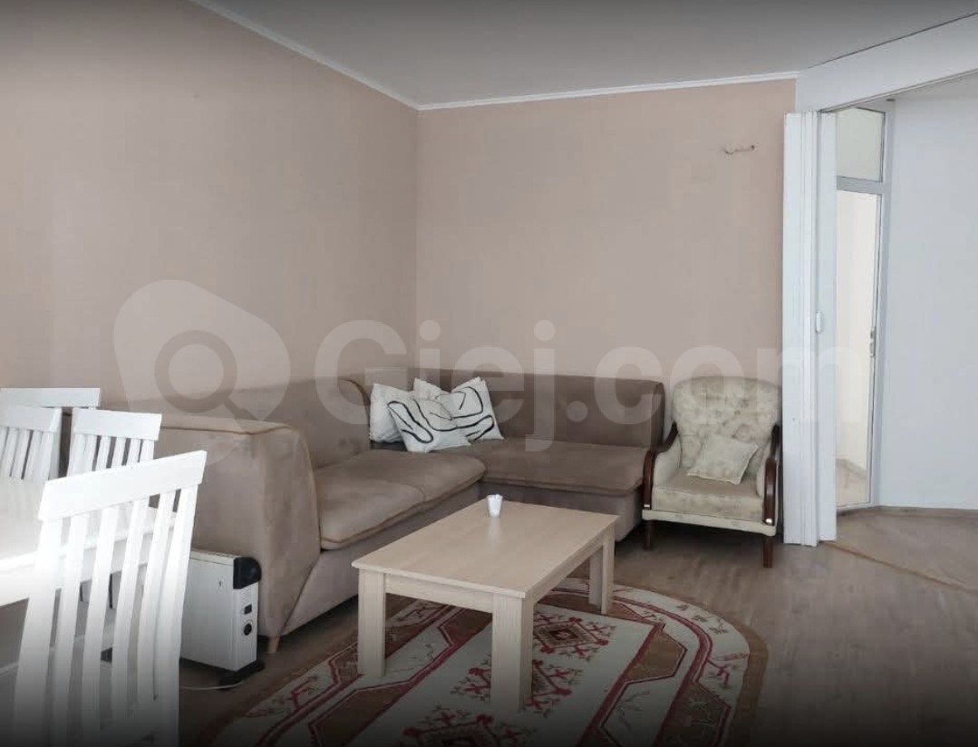 Banesë me qira 2+1 në Qendër