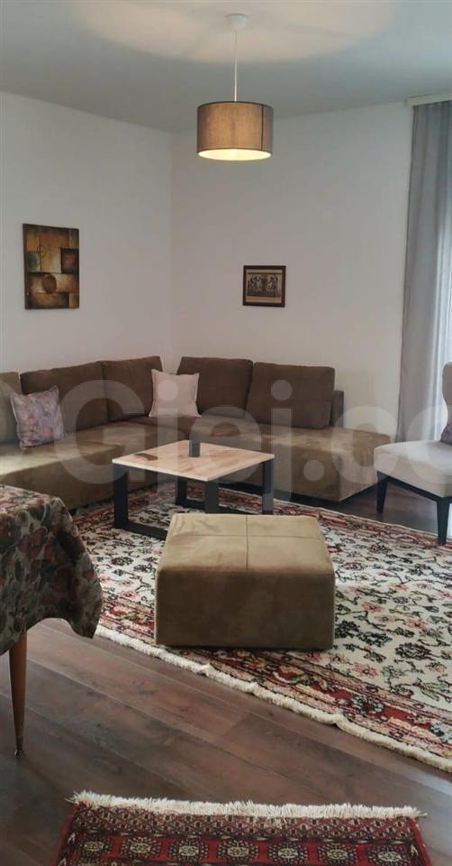 Banesë me qira 2+1 në Lagjen Prishtina e Re