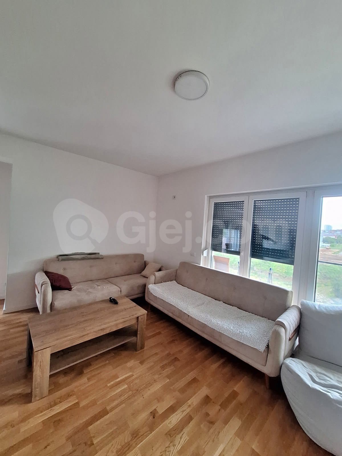 Banesë me qira 2+1 në Lagjen Prishtina e Re