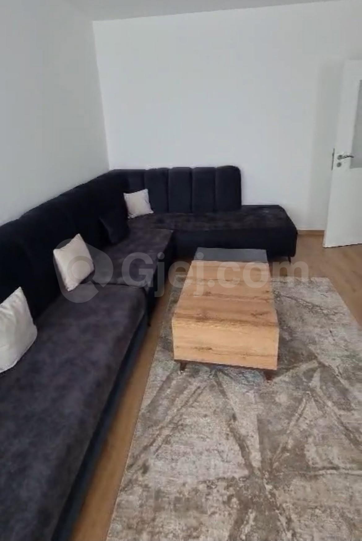 Banesë me qira 1+1 në Fushë Kosovë