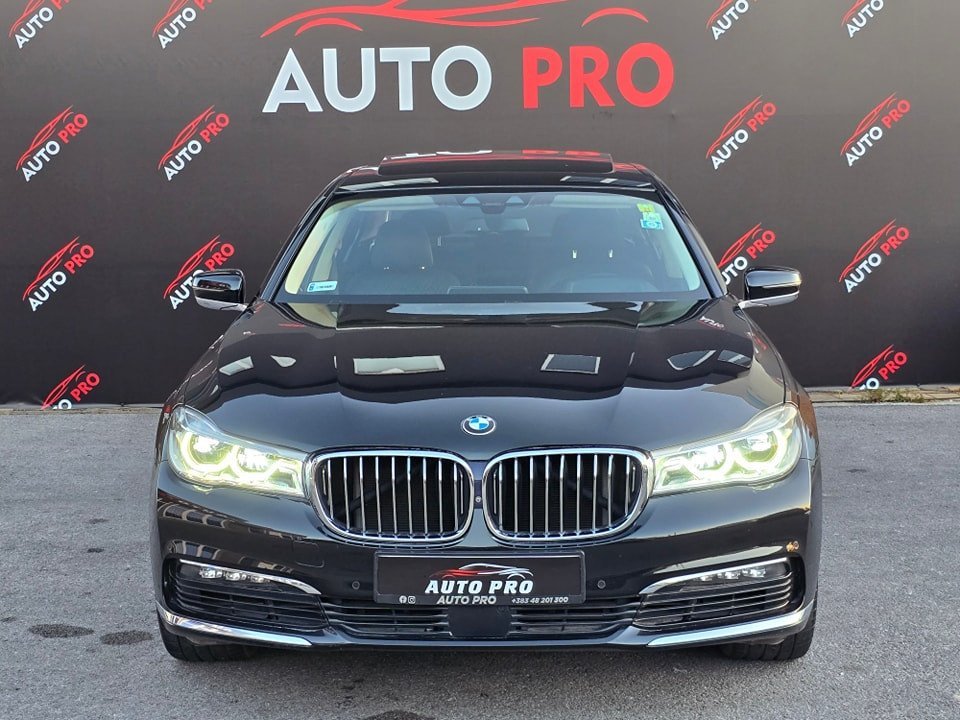 BMW 750i  X-drive