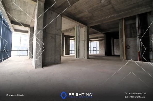 Lokal me qira 2,600m² në Lakrishte