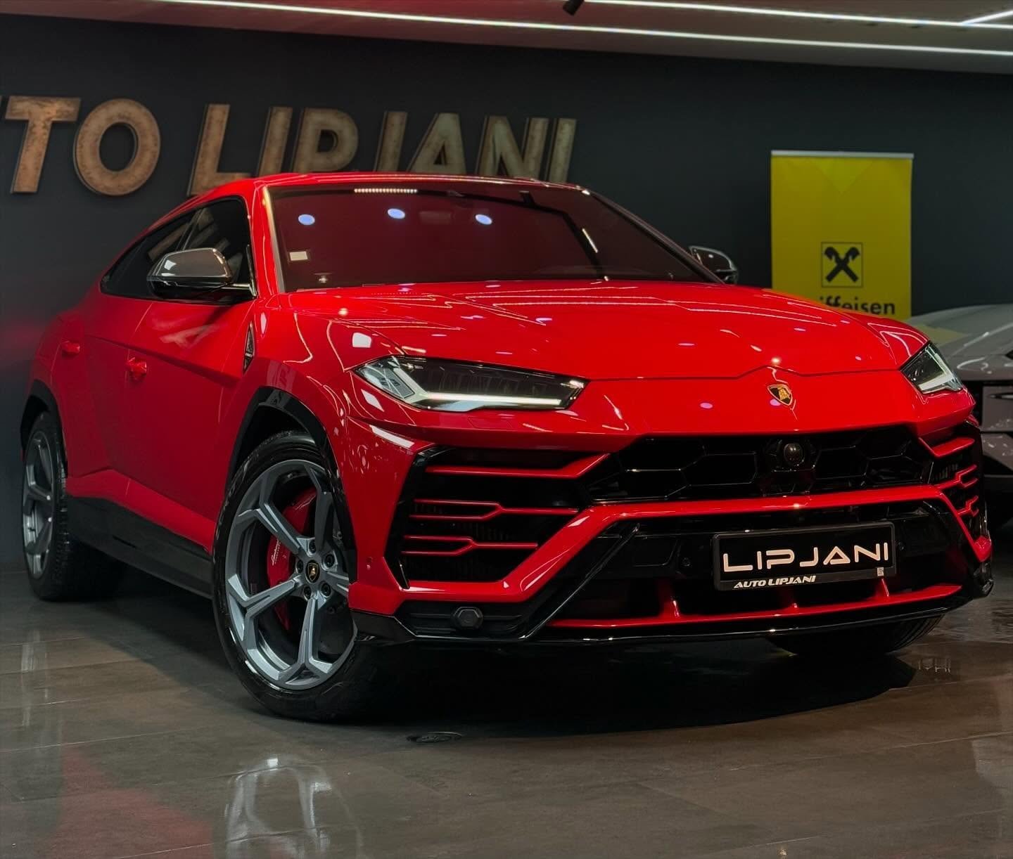 LAMBORGHINI URUS