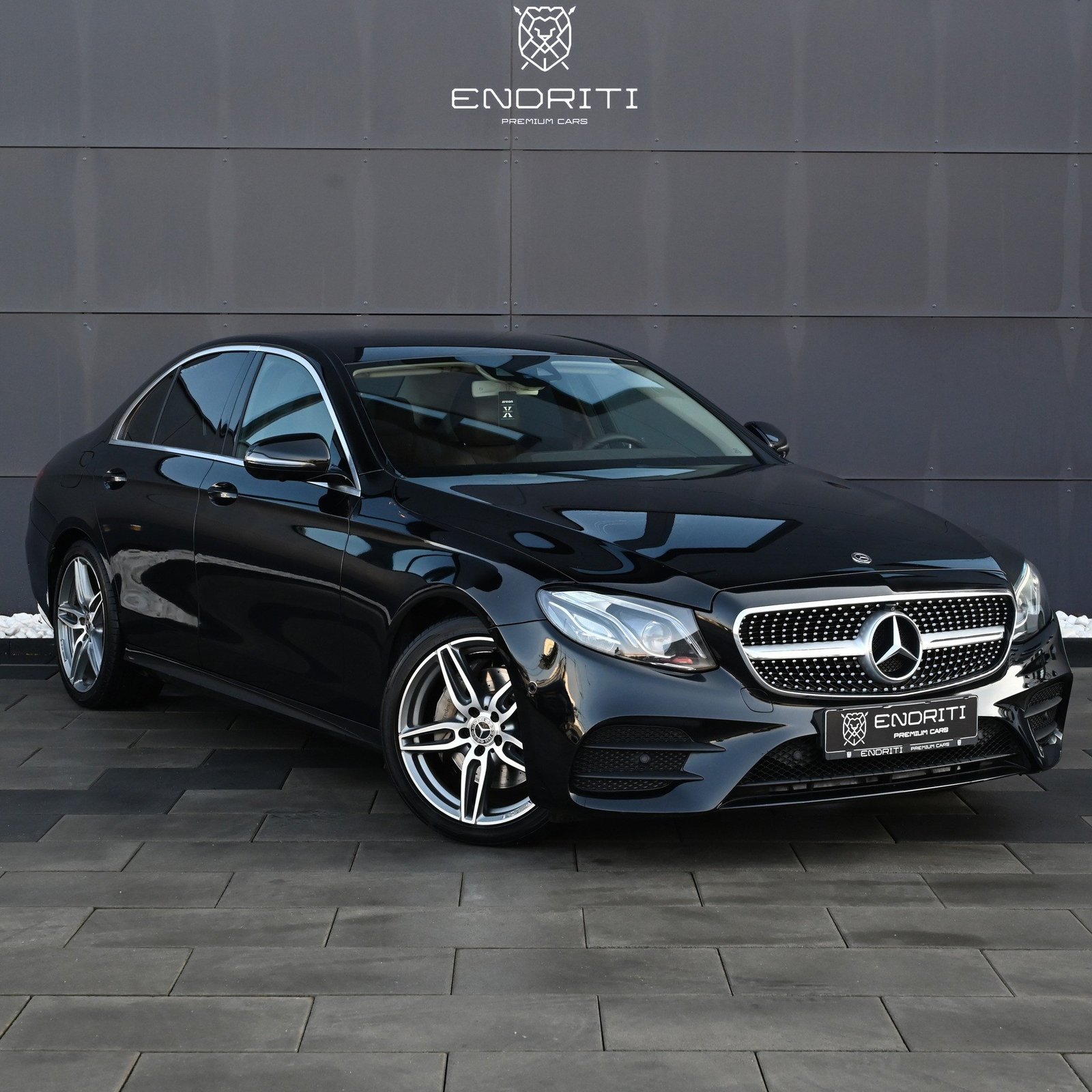 MERCEDES-BENZ E220D AMG LINE