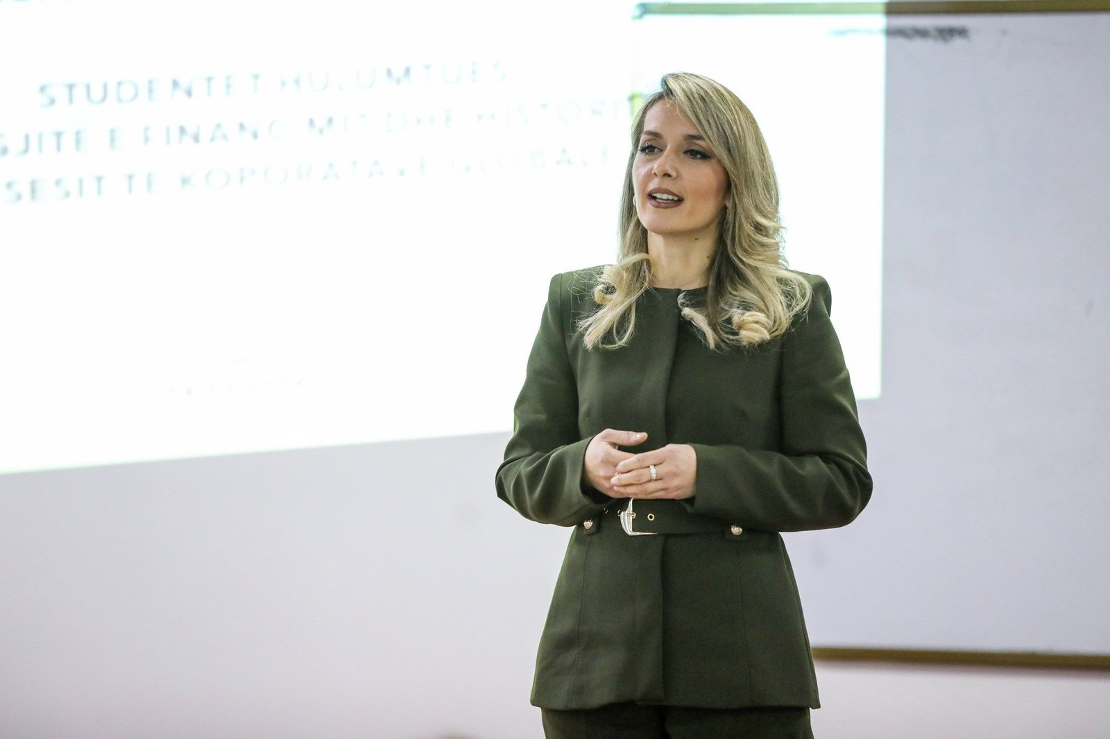 Strategjitë e Financimit dhe Historitë e Suksesit të Korporatave Globale