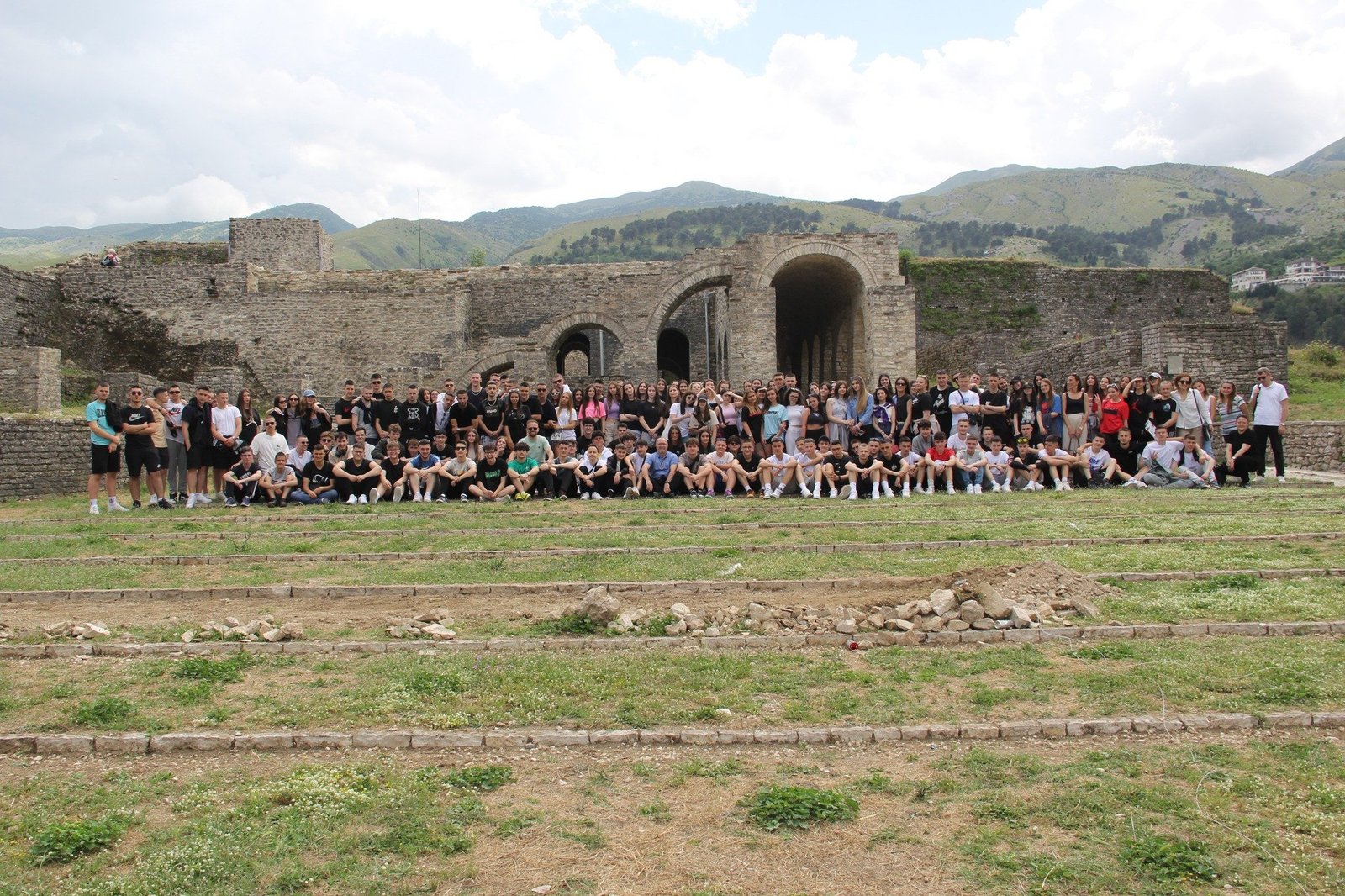 SHËTITJE KULTURORE NË SHQIPËRINË E JUGUT ME KLASAT E 11-TA