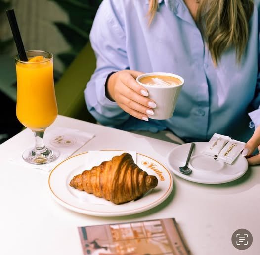 The perfect taste: croissant and coffee