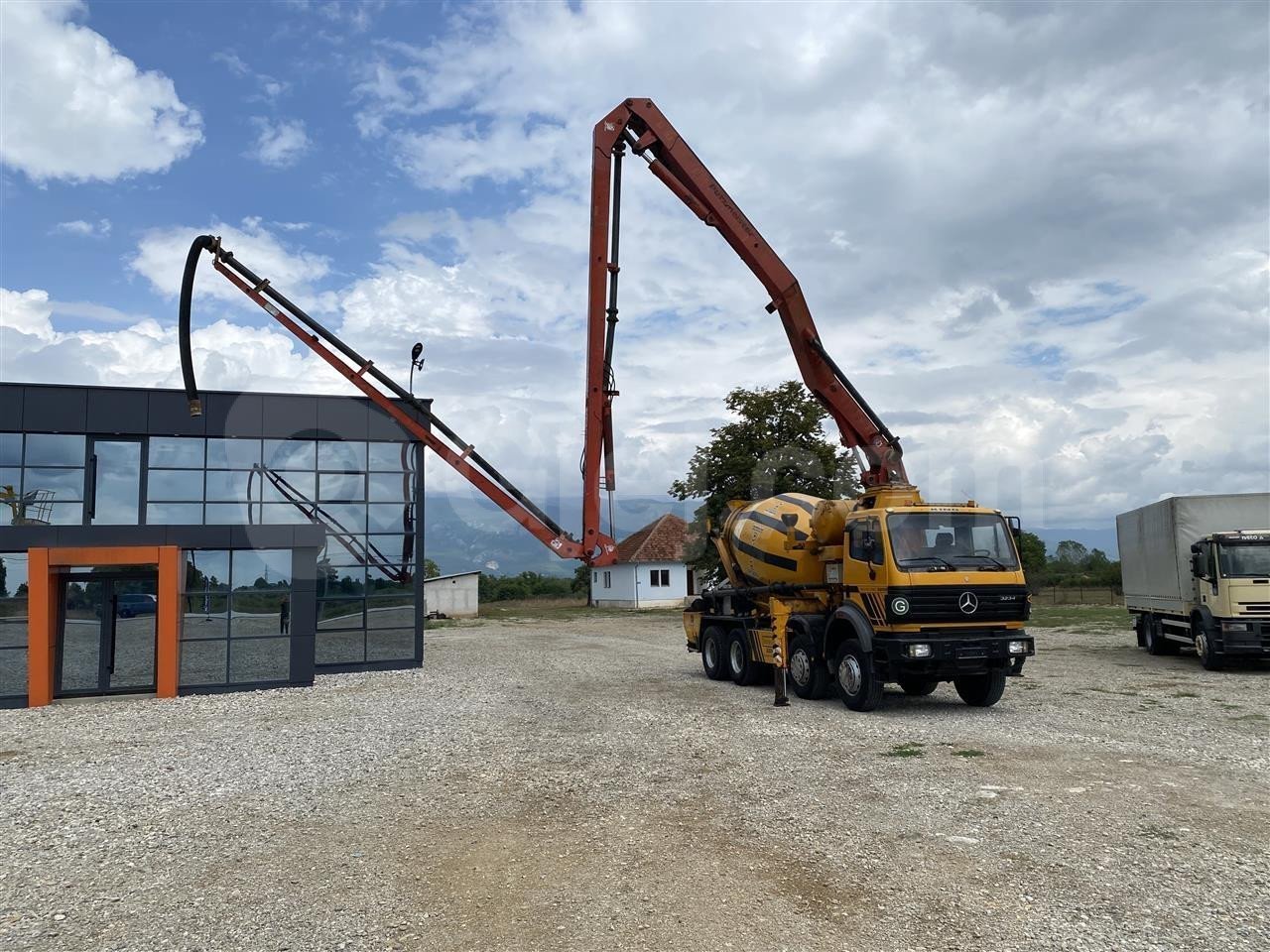 Mercedes 3234 Mixer & Pomp