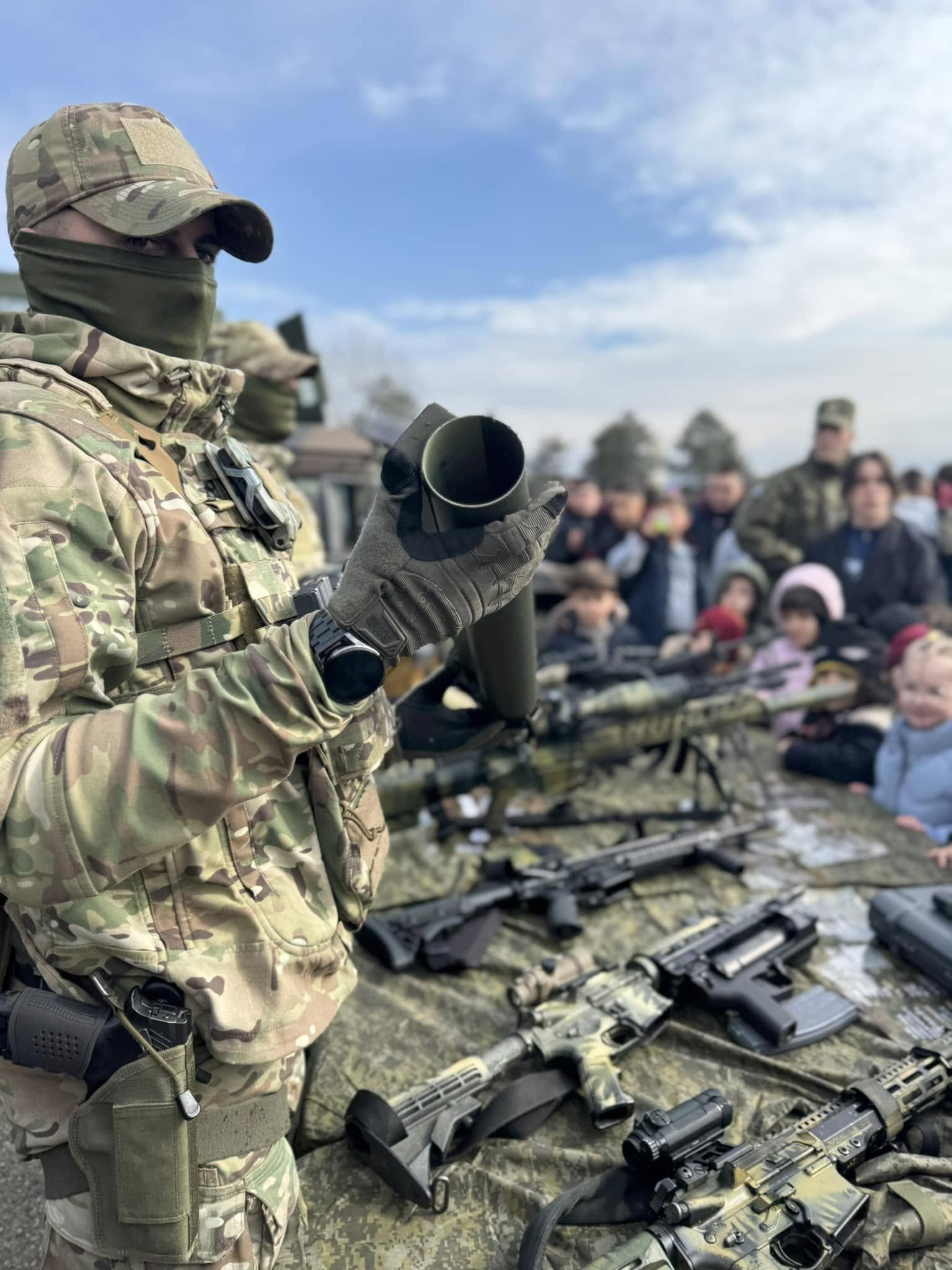 Vizitë në kazermën "Adem Jashari"