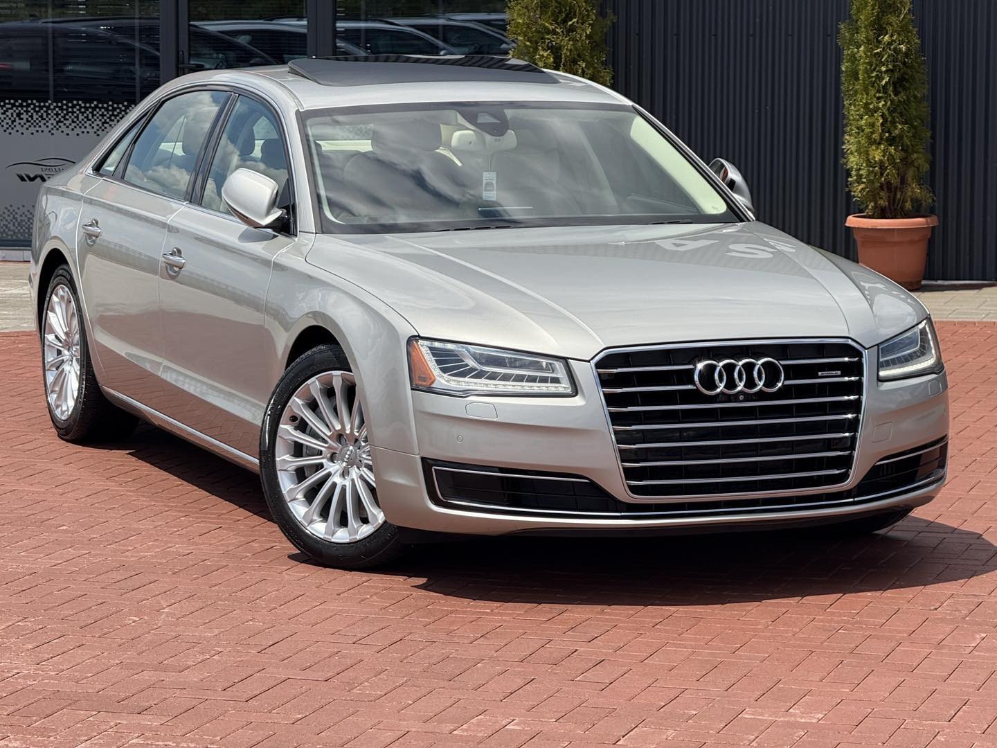 AUDI A8