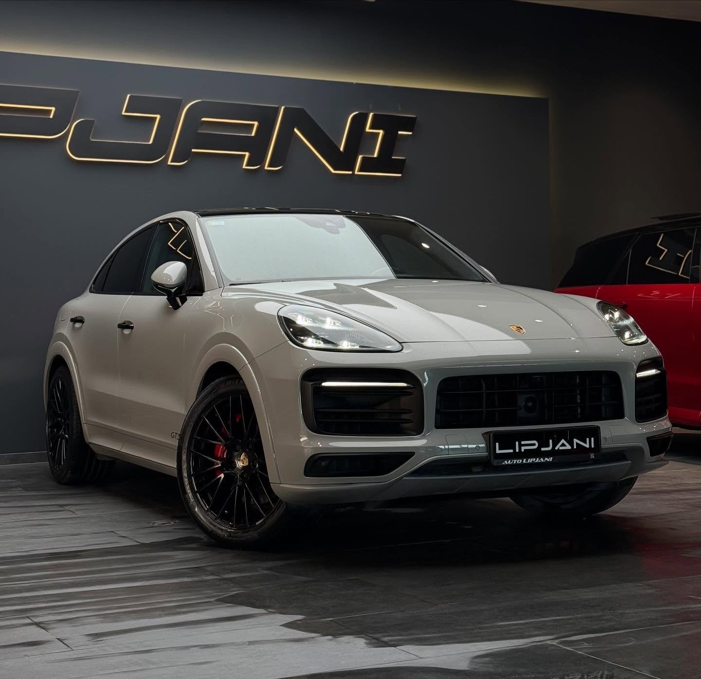 PORSCHE CAYENNE COUPE GTS 4.0 500PS