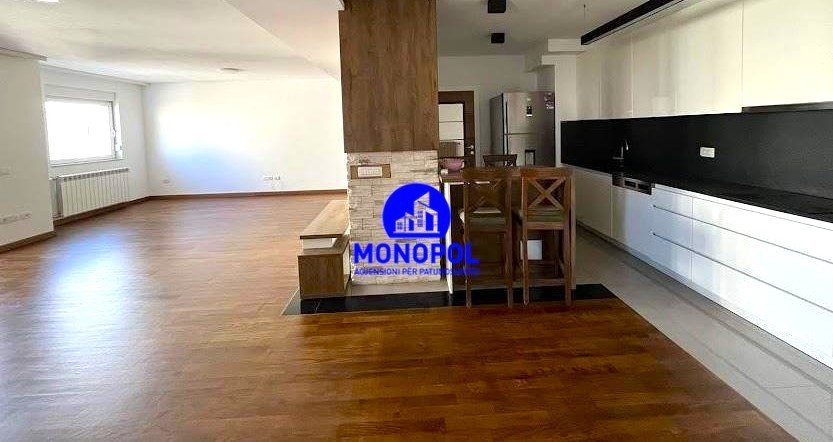 Banesa / Zyre me qira në Rrugen C