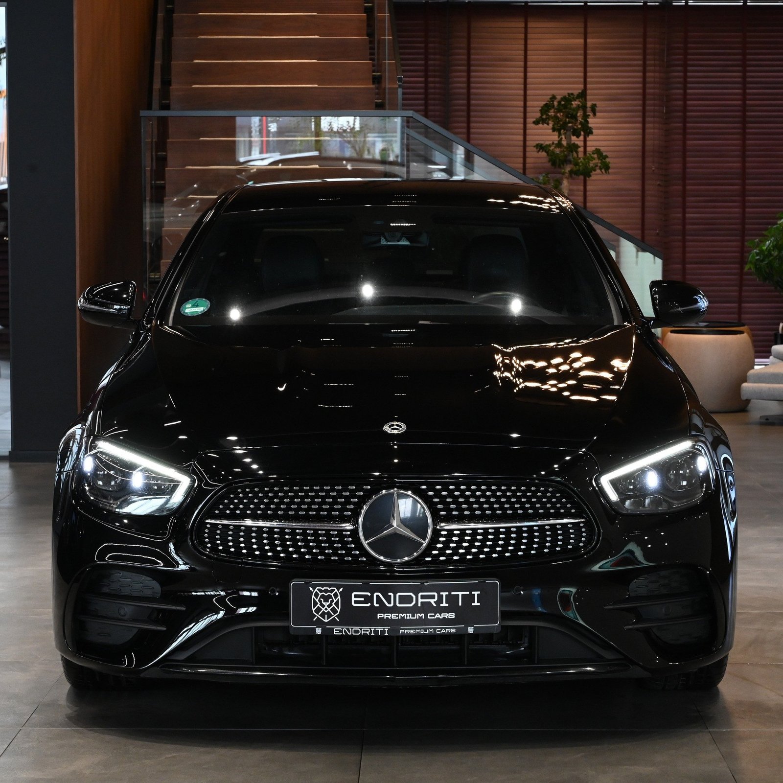 MERCEDES-BENZ E220D AMG-LINE