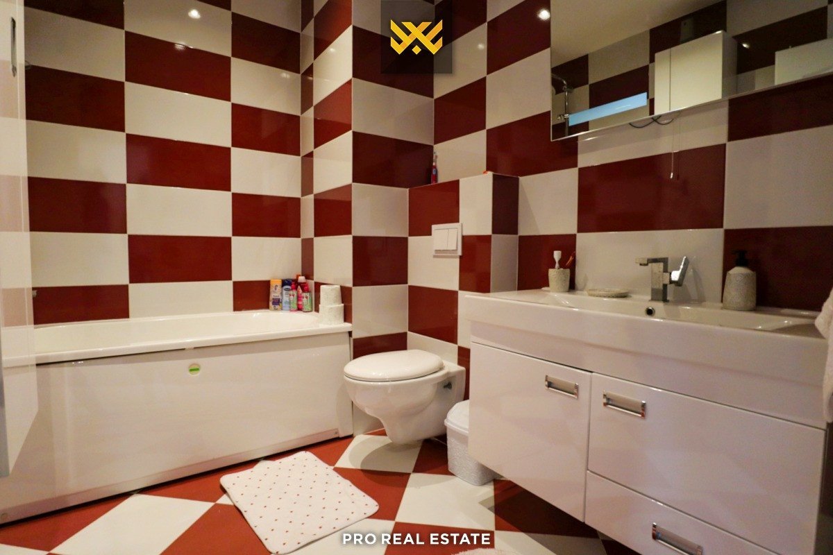 Thumbnail image 9