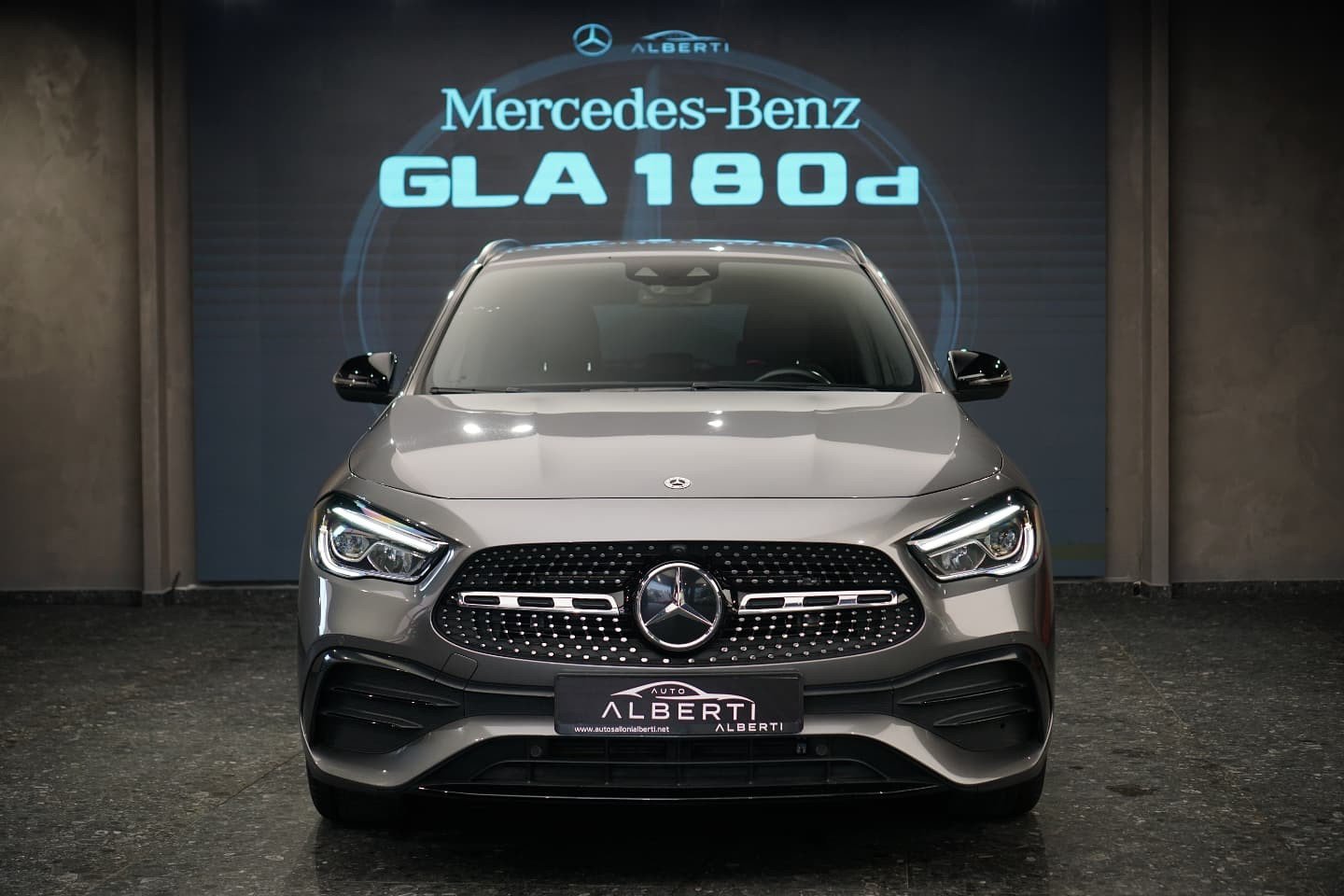MERCEDES-BENZ GLA