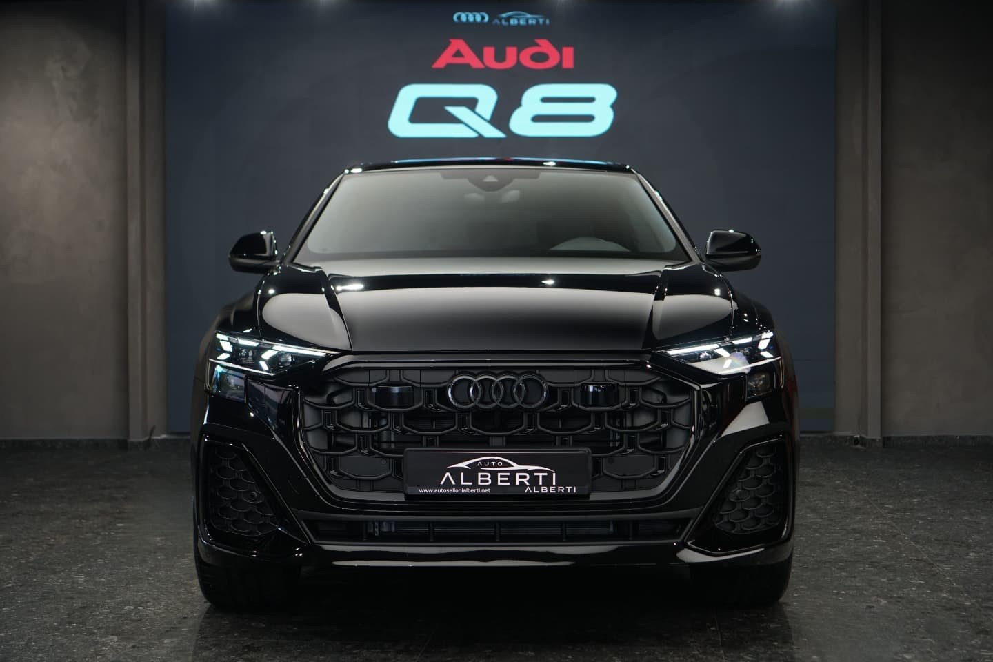 AUDI Q8