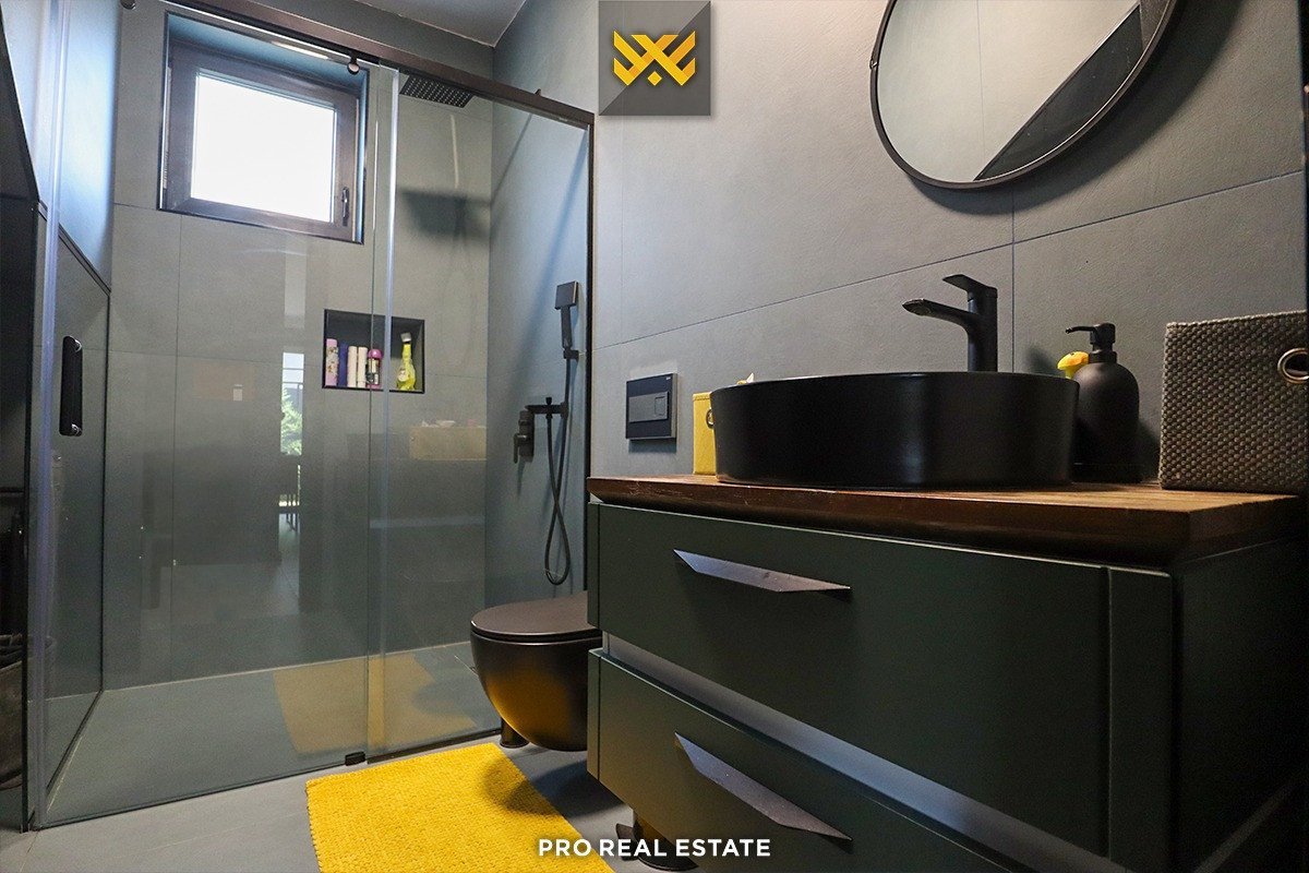 Thumbnail image 4
