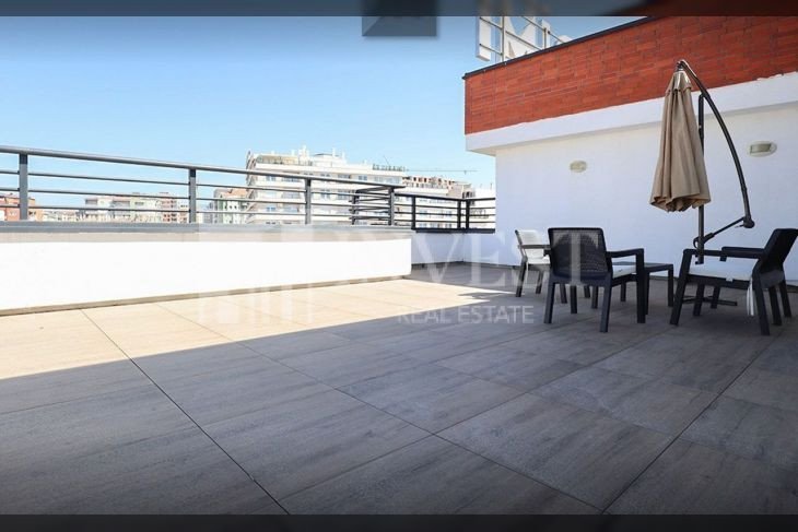 Penthouse me qira, 65m² + 86m² terasë, Rruga B